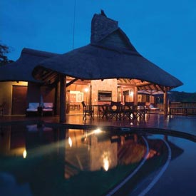 Tshwene Lodge at night